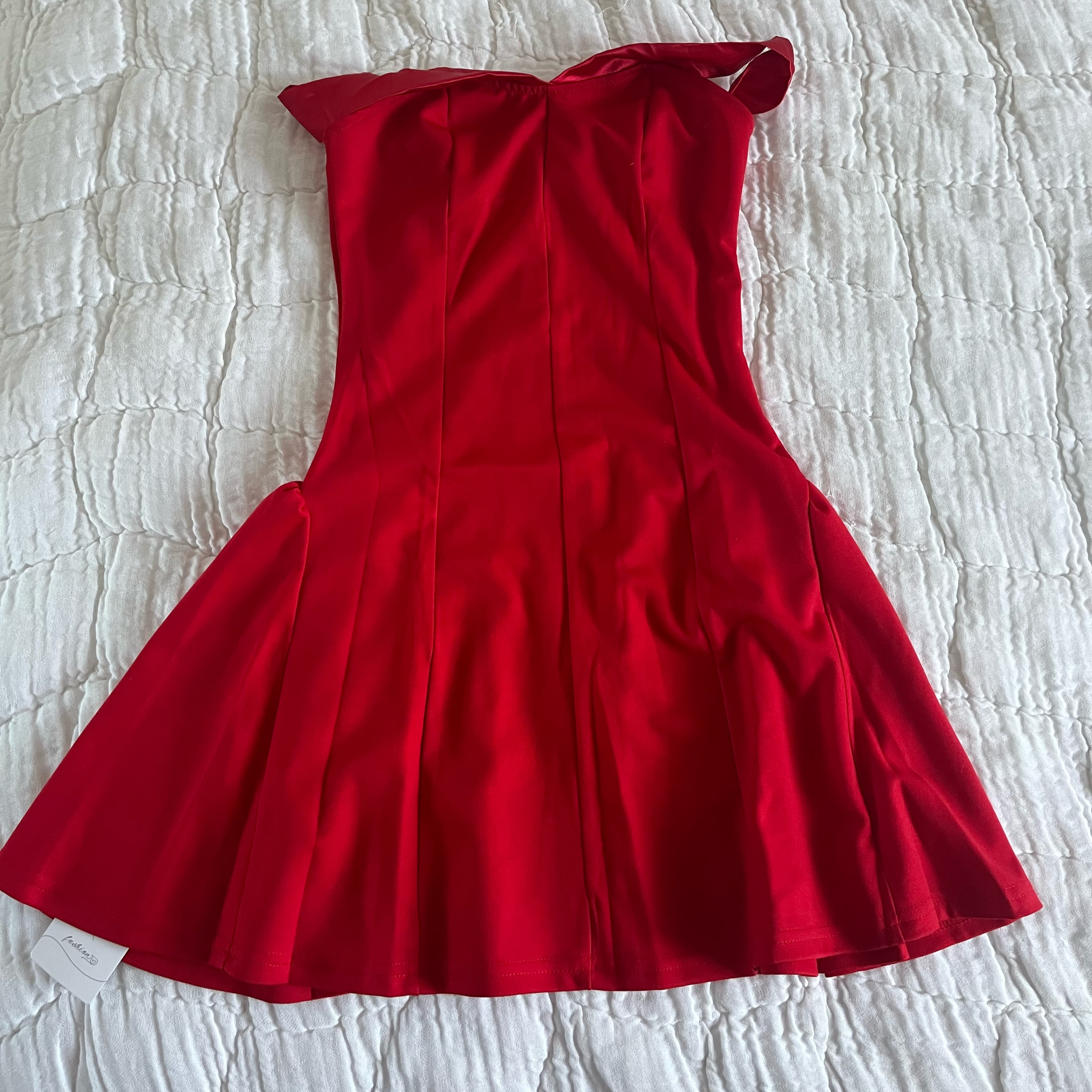 Mirror Palais Lady In Red Dress DUPE - Image 4