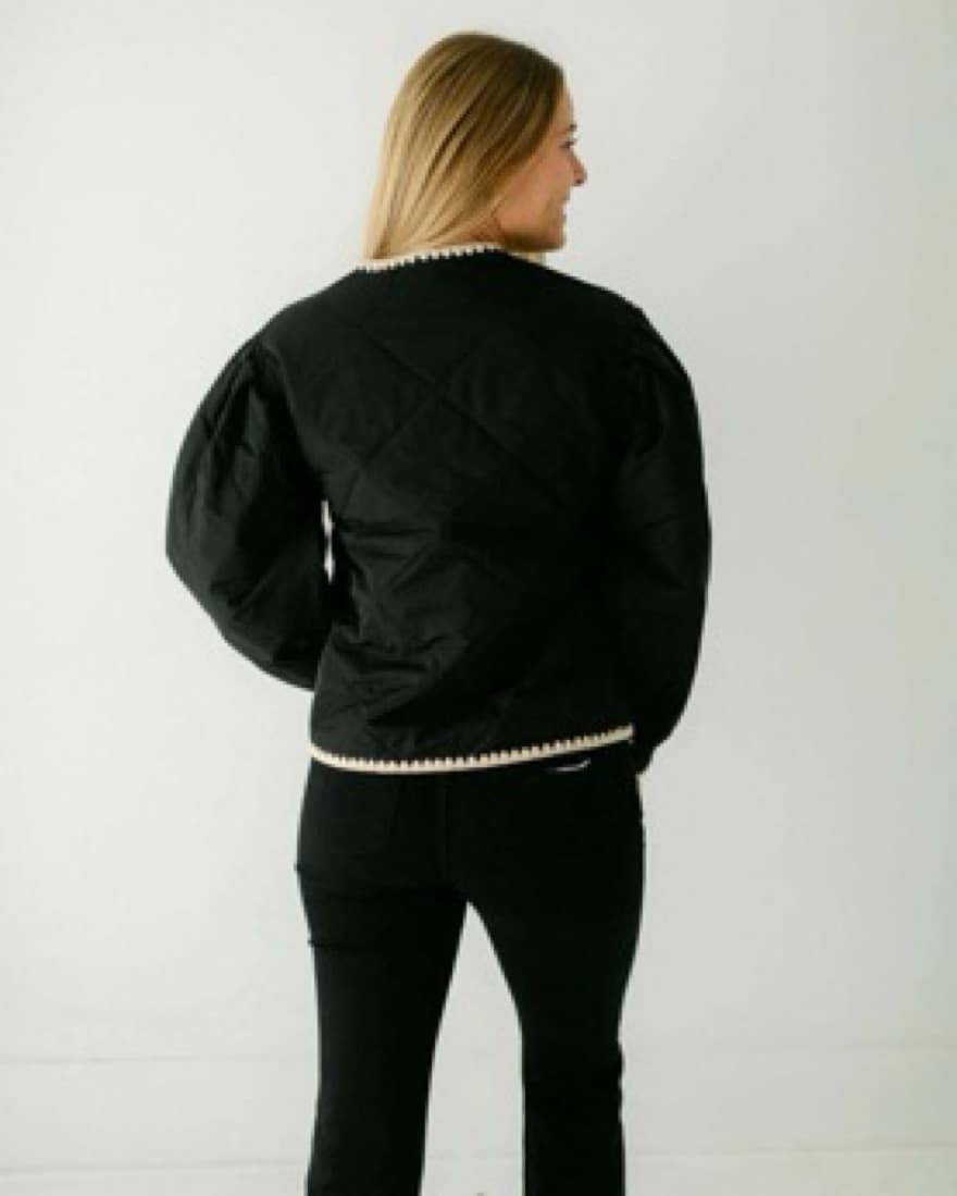 Stylish Quilted Jacket with Contrast Trim - Image 3