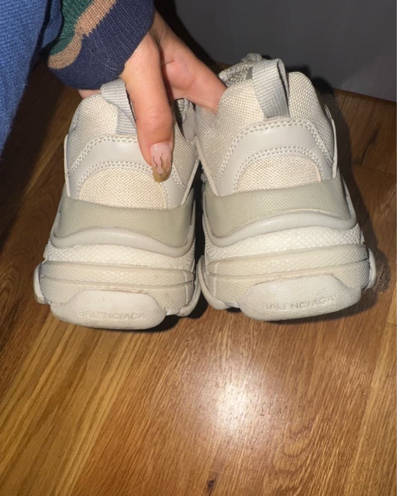 Balenciaga Triple S Low Top Chunky Sneak - Image 4