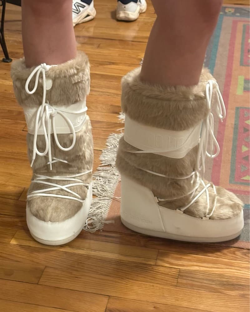 white and tan fur moon boots - Image 2