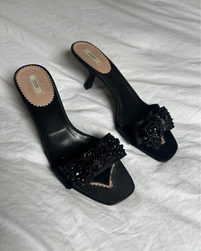 Prada Vintage Embroidered Beaded Black Silk Bow Satin Kitten Heels - Image 4
