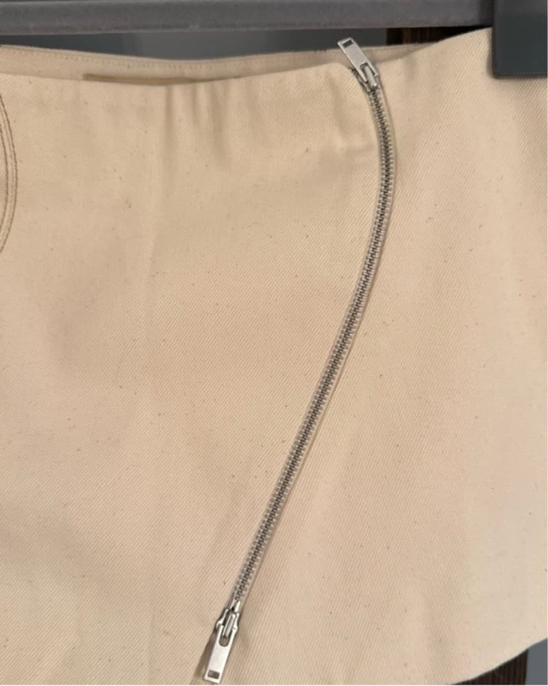 Aya Muse Asymmetrical Zipped White Skirt - Image 4