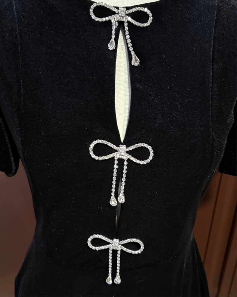 Avec Les Filles Diamond Bow Velvet Dress - Image 2