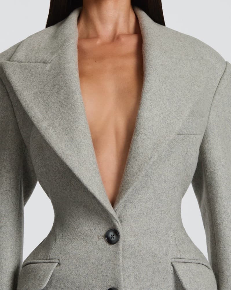 Tailored Gray Wool Coat with Sleek Design - Image 2