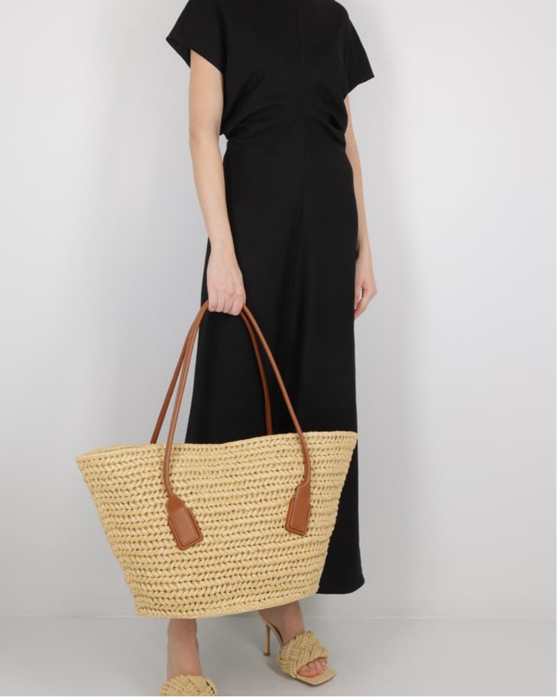 $3,000 Bottega Veneta Arco Raffia Beach Bag - Image 4