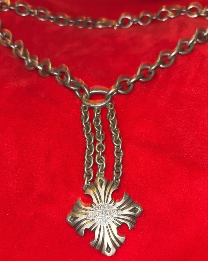 Harley Davidson Sheila Cross Chain  - Image 1