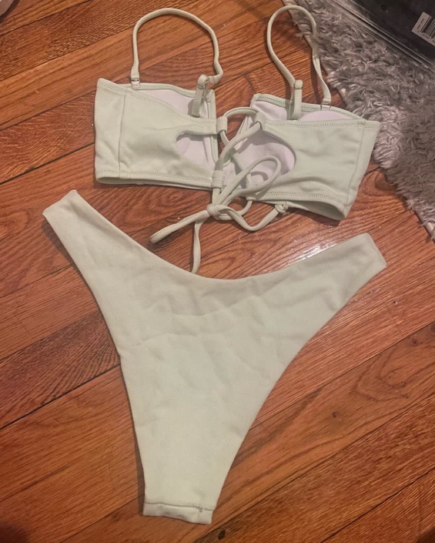 Textured V-wire Bandeau Bikini - Image 4