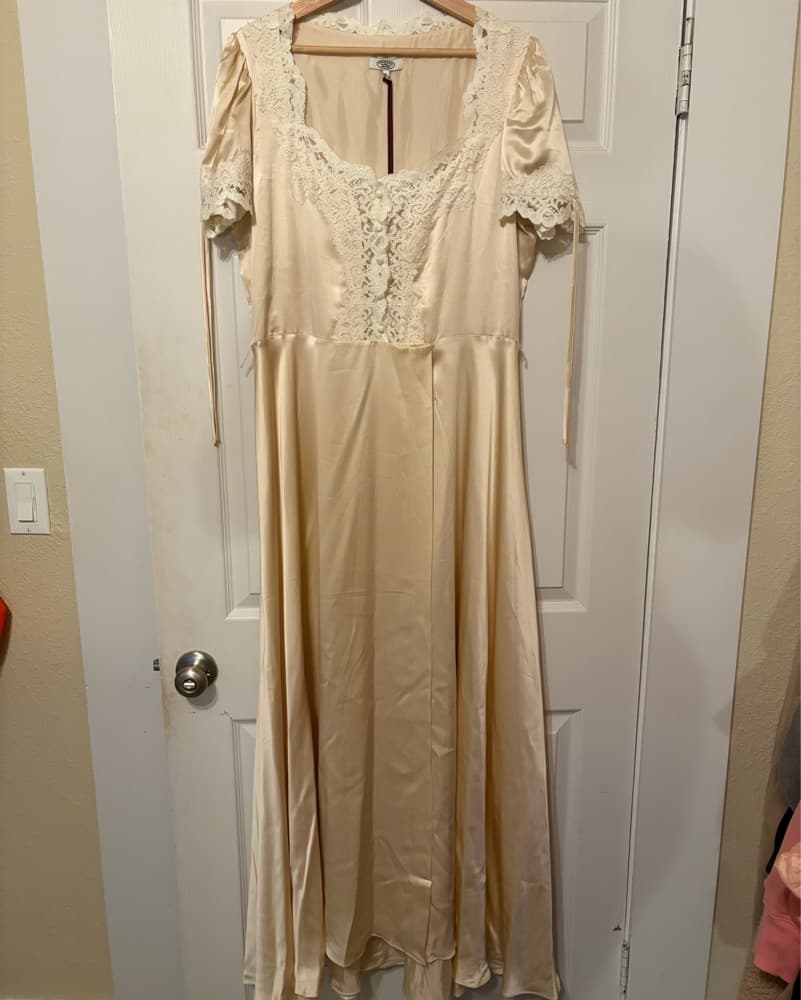 Unwrap Me Gown Crème - Image 1