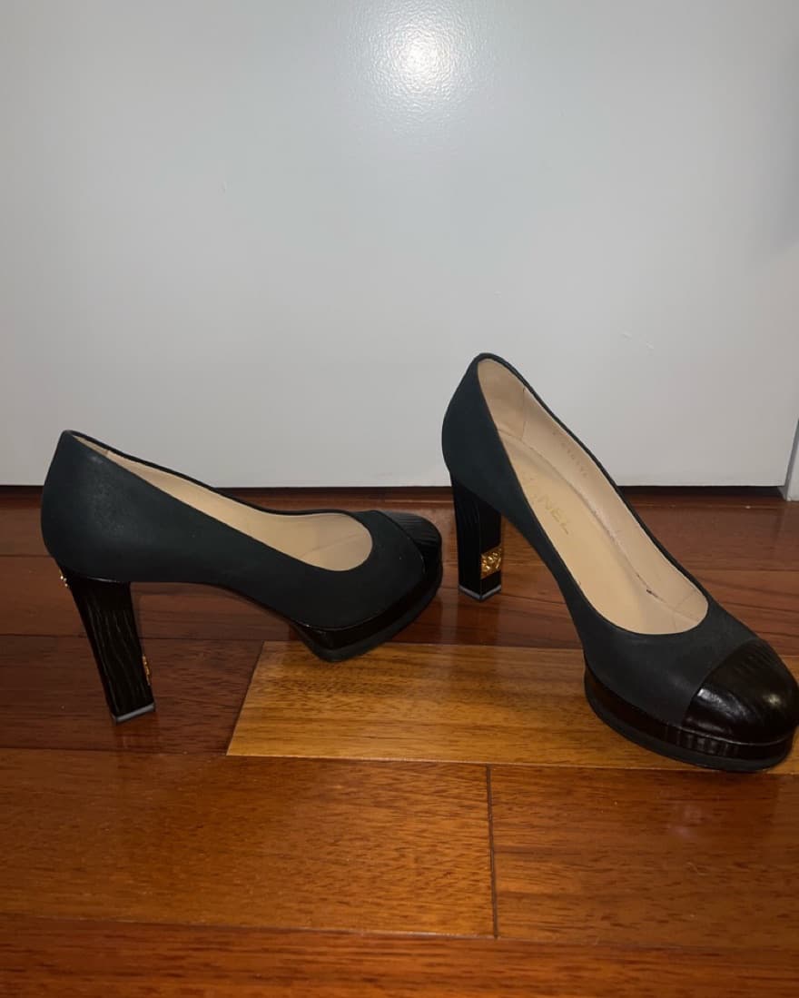 Chanel Pumps - Image 4