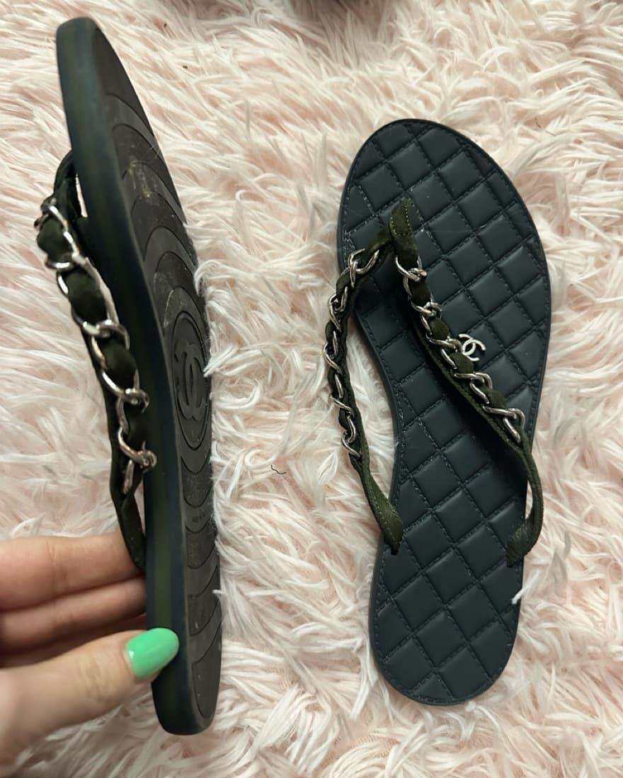 black Chanel flip flops - Image 3