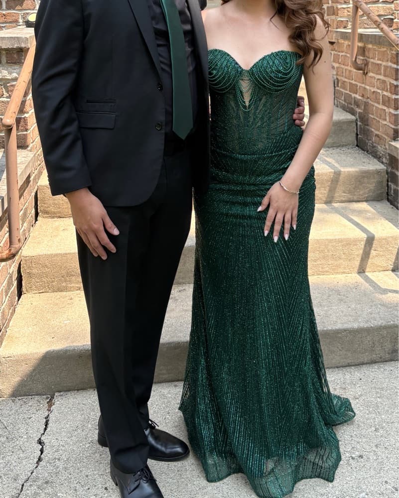 Elegant Emerald Green Sequin Gown - Image 5