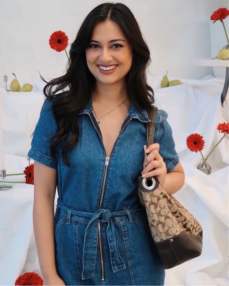 Chic Denim Jumpsuit with Zipper Detail - Image 2