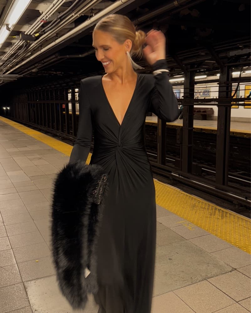 Elegant Black Jersey Twist Gown - Image 4