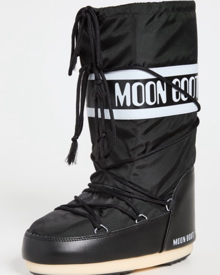 Moon Boots size 8/9 - Image 1