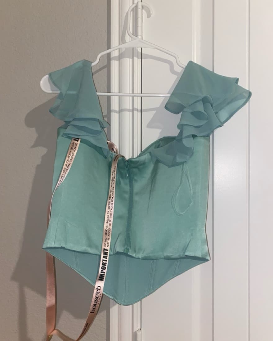 Stunning Off-the-Shoulder Top - Image 5