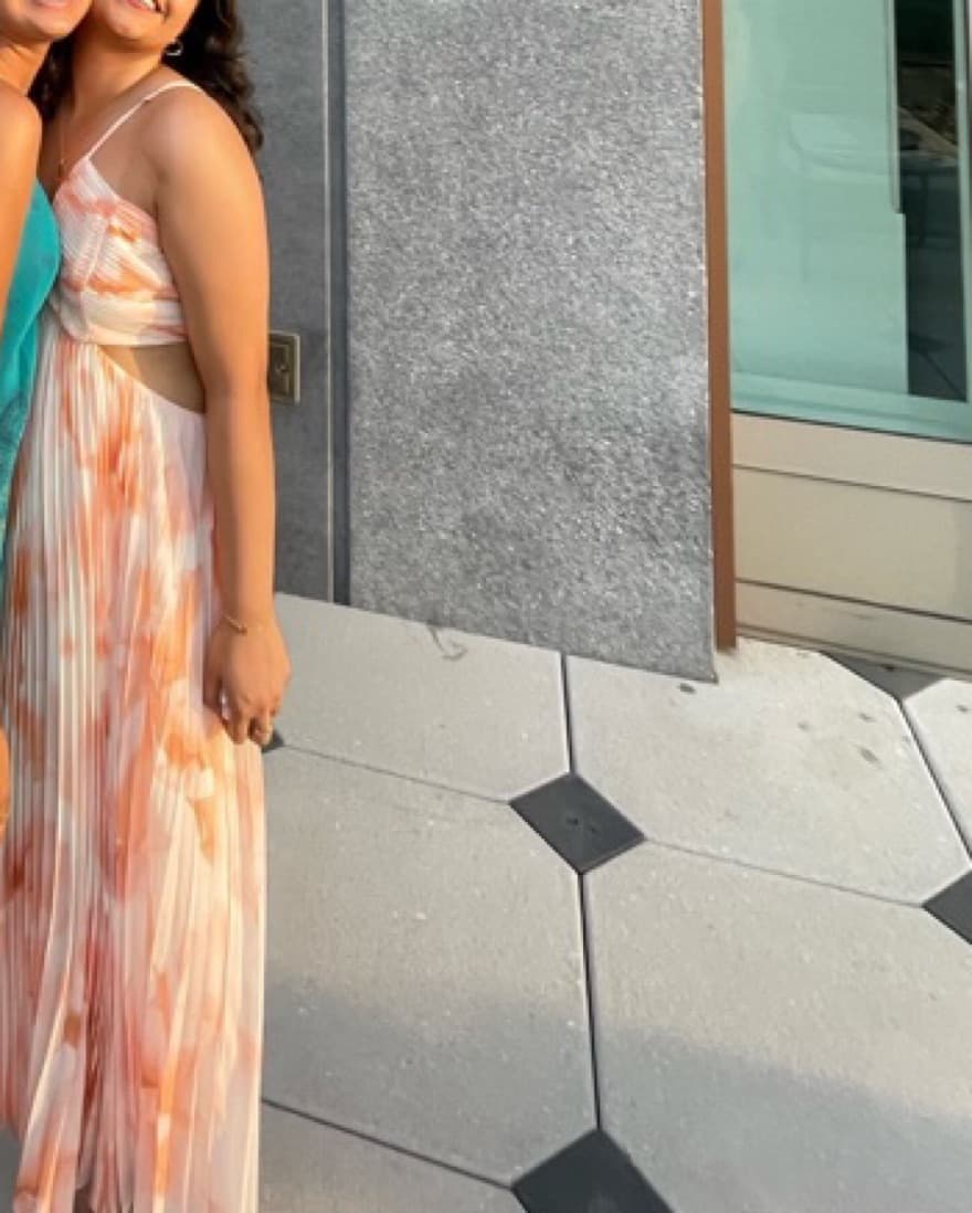 Beautiful Flowy Fully Length Dress - Image 2
