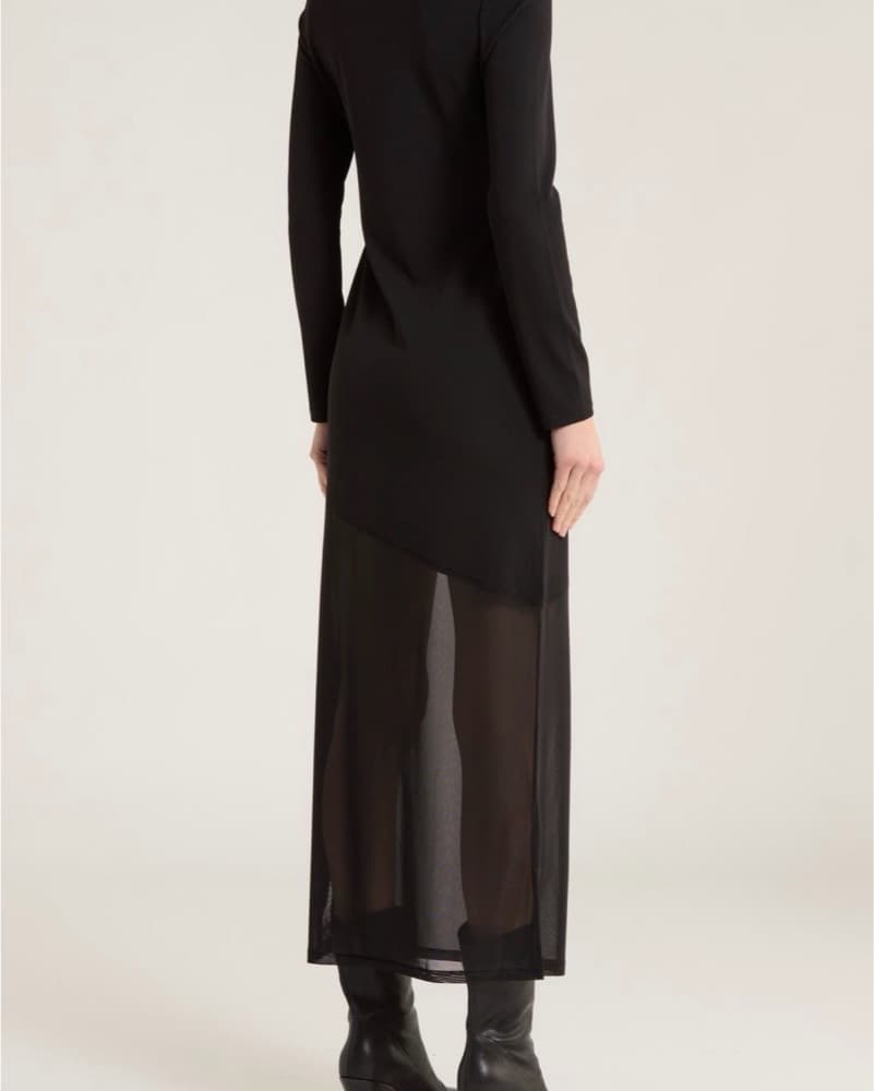 Sleek and Chic Black Midi Dress - Image 4