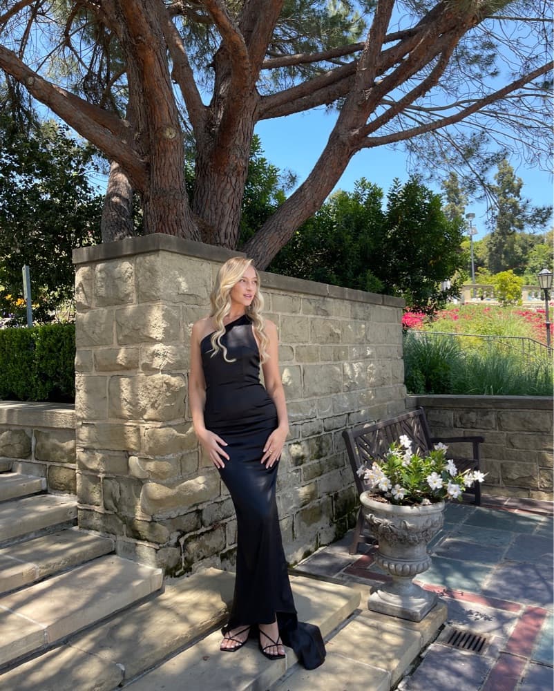 Elegant Backless Black Maxi Dress - Image 2