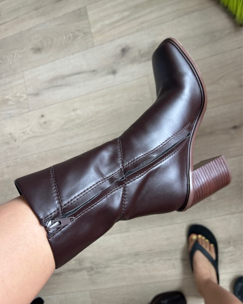 Chic Leather Ankle Boots - Image 1