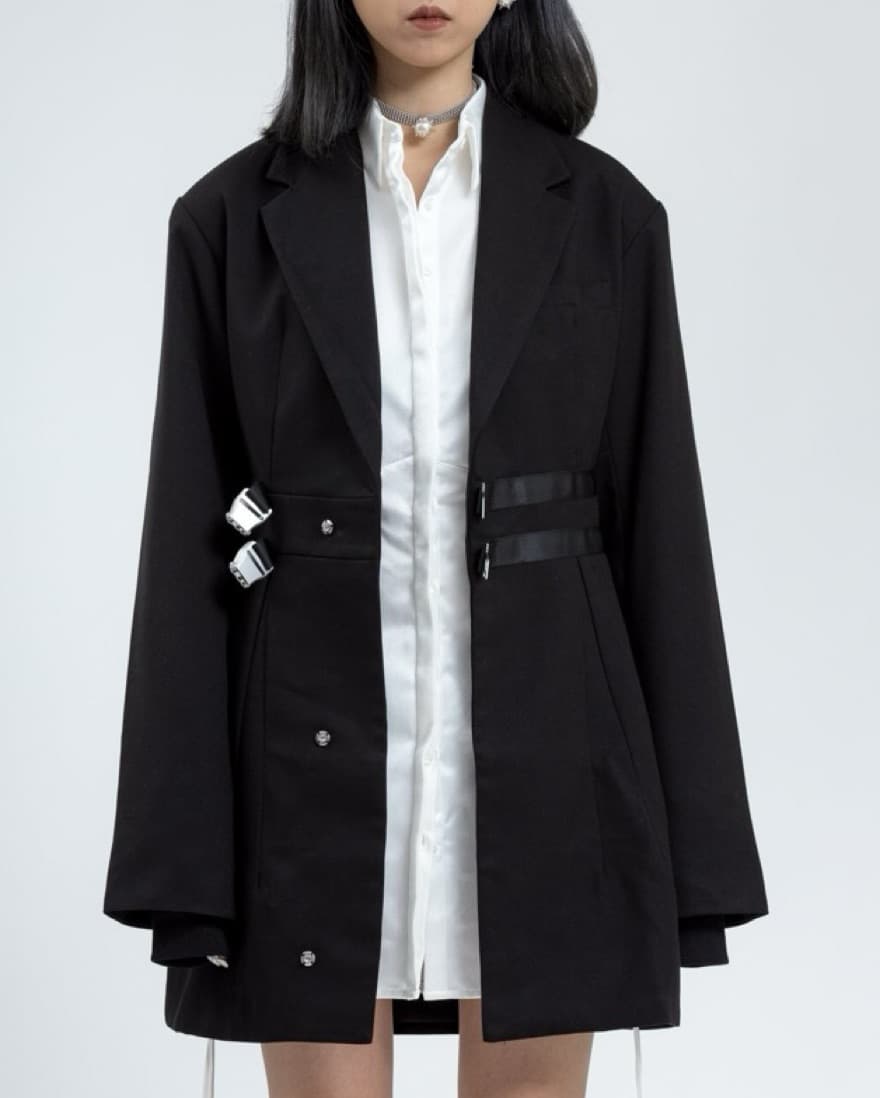 Guzio Oversized Buckle Blazer - Image 2