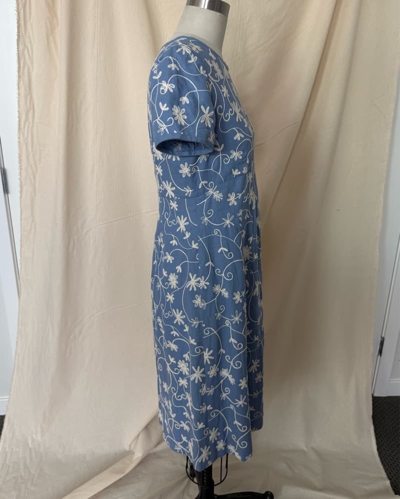 Vintage Floral Embroidered Blue Dress - Image 2