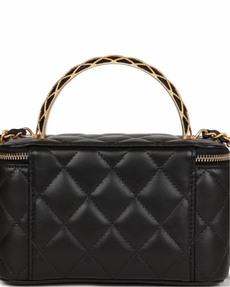 Luxurious Black Quilted Chanel Handbag - Image 6