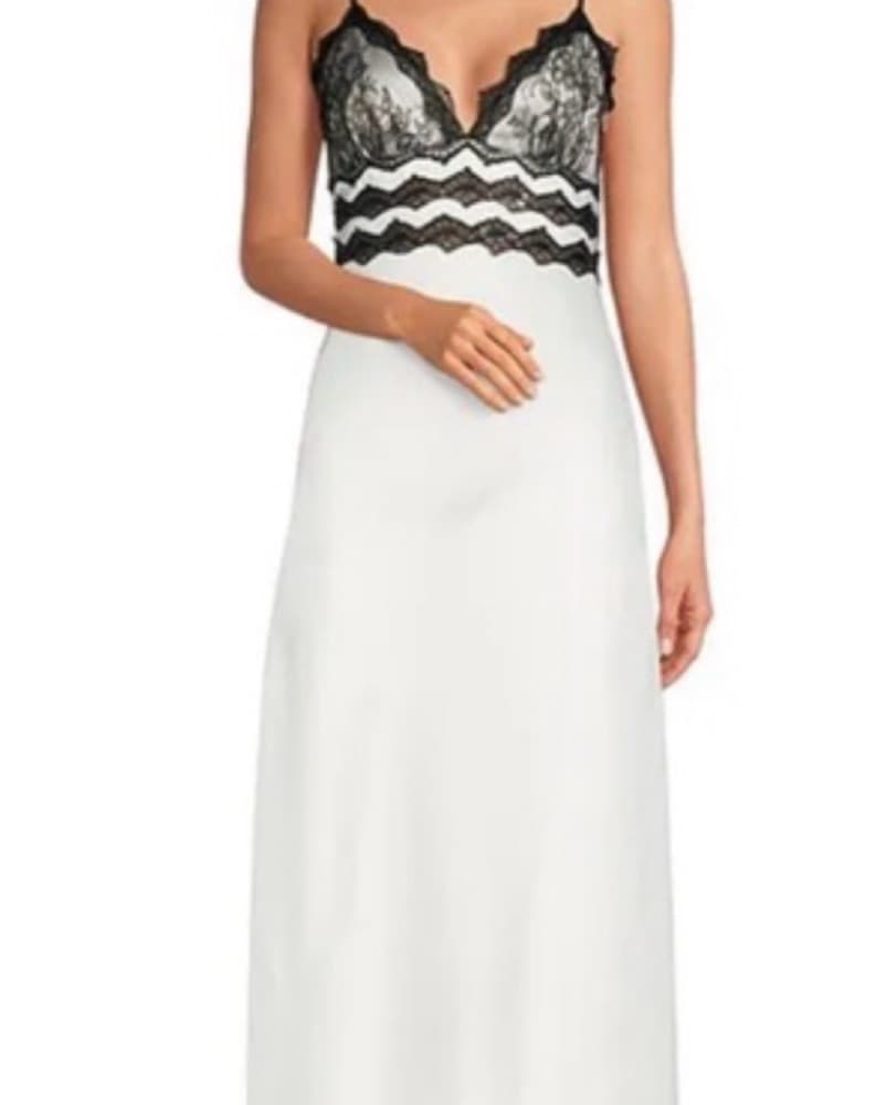 Chic Lace Maxi Dress - Image 1