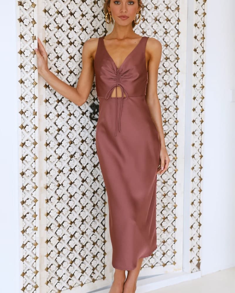 Vrg Grl Ruched Midi Dress in Mauve - Image 2