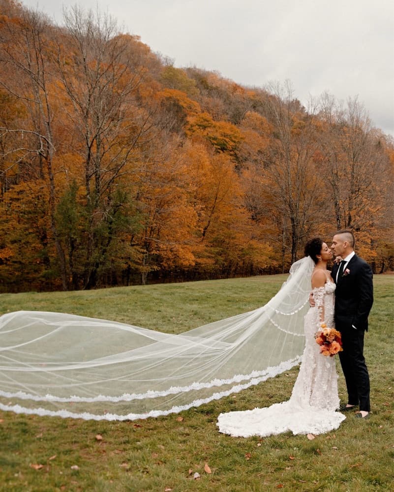 Ines di Santo Custom Cathedral Lace Veil - Image 3