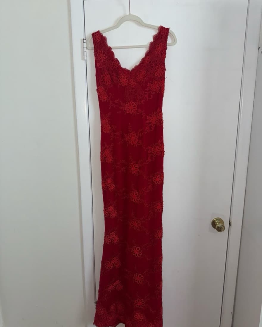 Elegant Red Lace Gown - Image 2