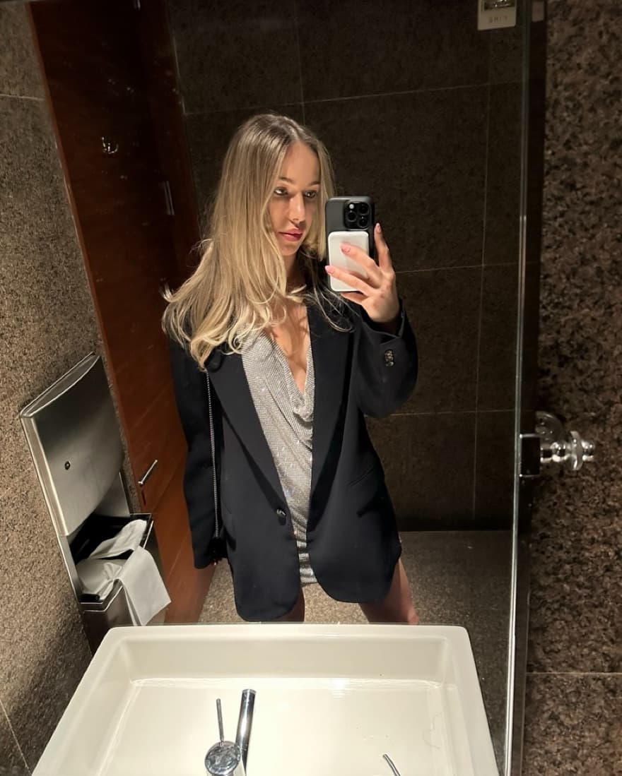 Aritzia Black Blazer - Image 2