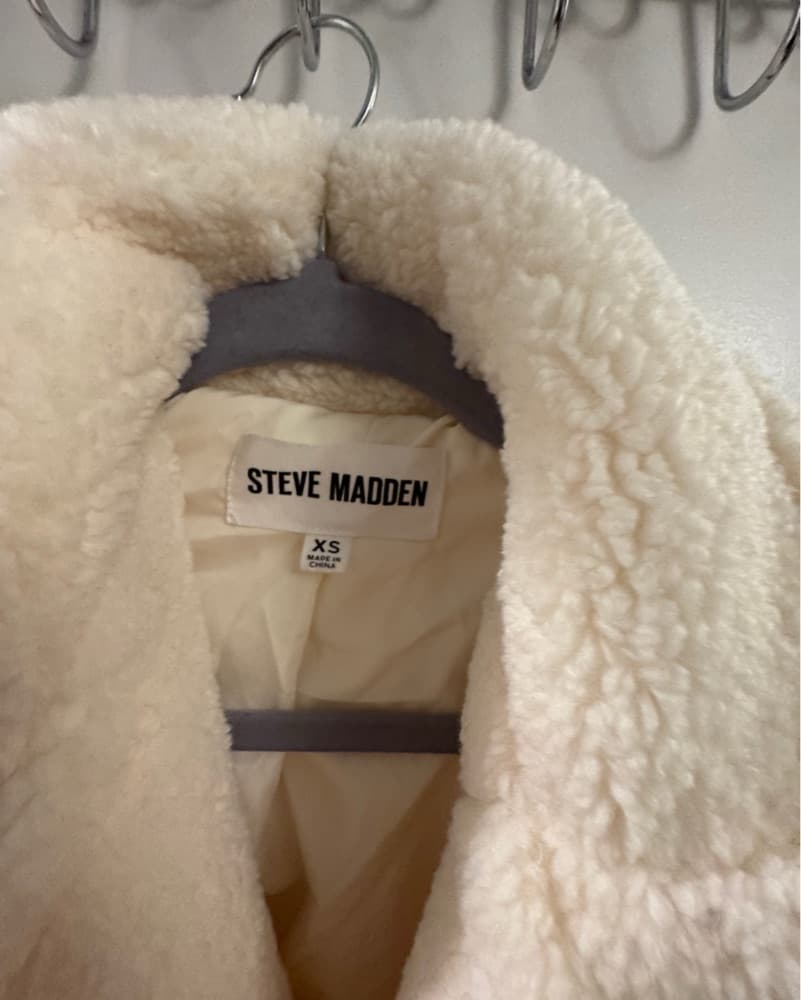 Stylish Faux Fur Coat - Image 2