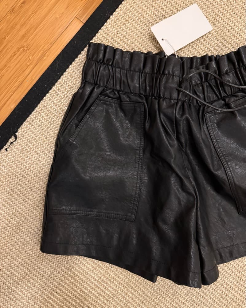High Waist Wide Leg Leather Shorts - Image 4