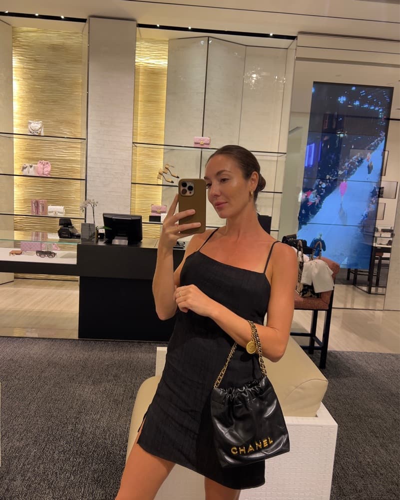 Black Chanel 22 Handbag - Image 3