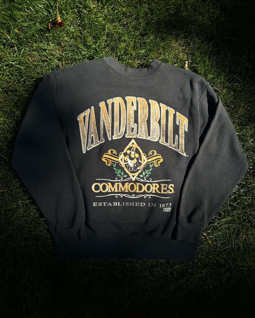Vandy Vintage Sweatshirt - Image 2