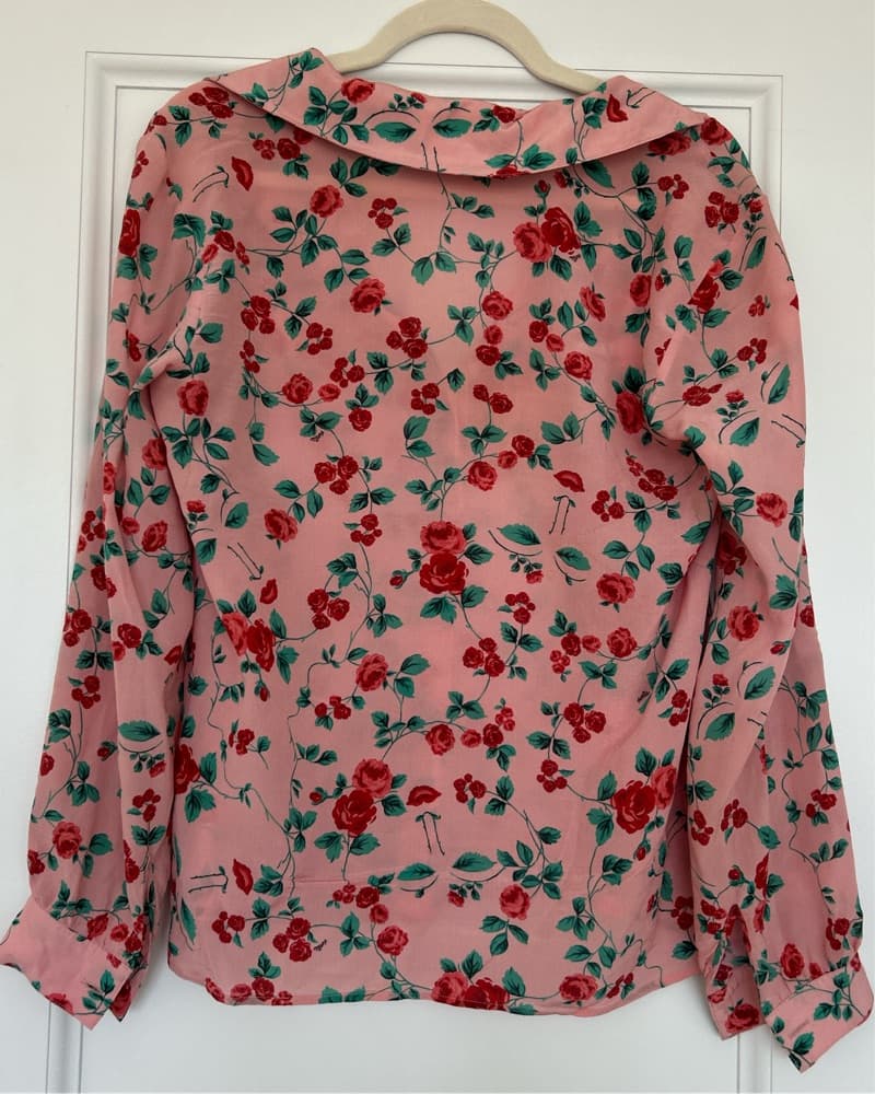 Vivetta Italian Designer Silk Floral Flower Abstract Button Down Top Pink Unique Rose Blouse  - Image 4