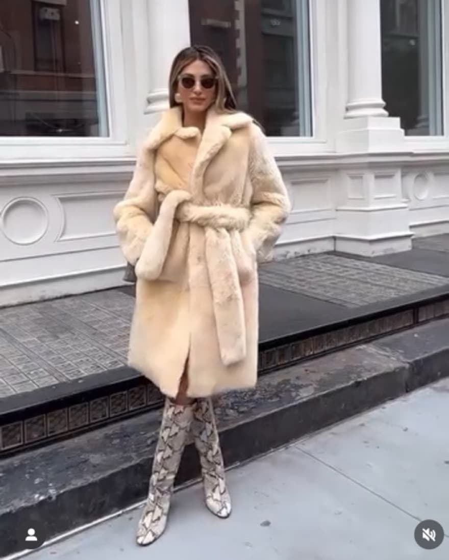 Butter Yellow Shearling Fur coat - Image 2