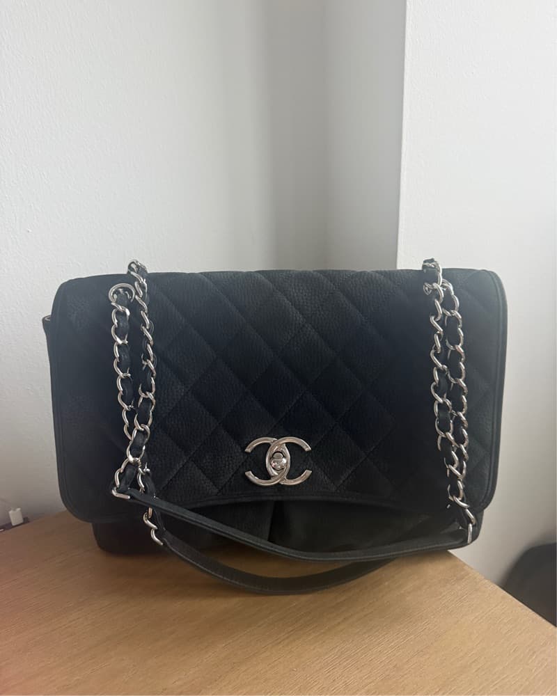 Large Chanel Quilted Bag - Image 4