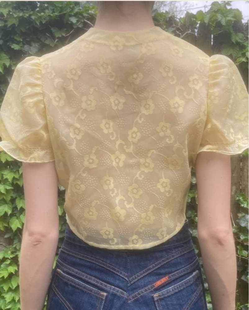 Delicate Floral Puff Sleeve Blouse - Image 4