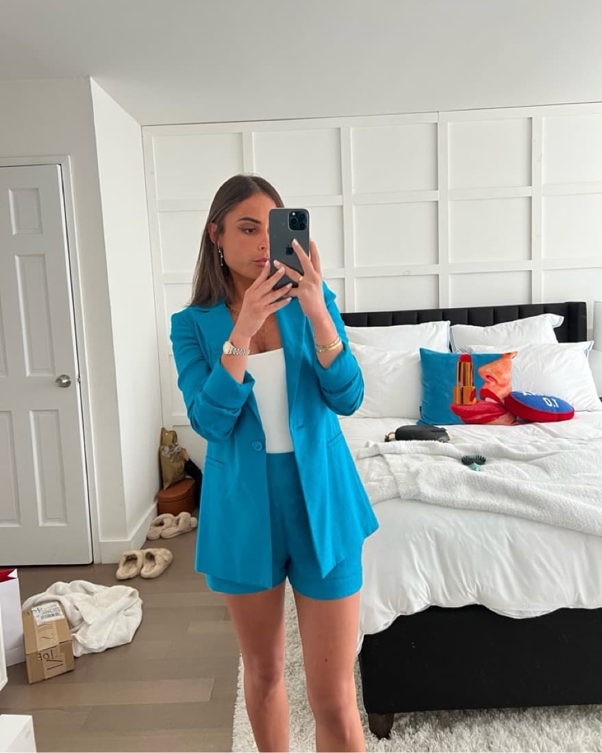 Alice + Olivia Linen Shorts & Blazer Set - Image 2