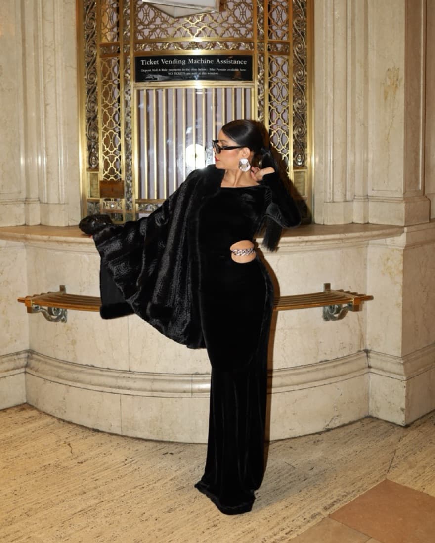 Black Long Velvet Dress - Image 3