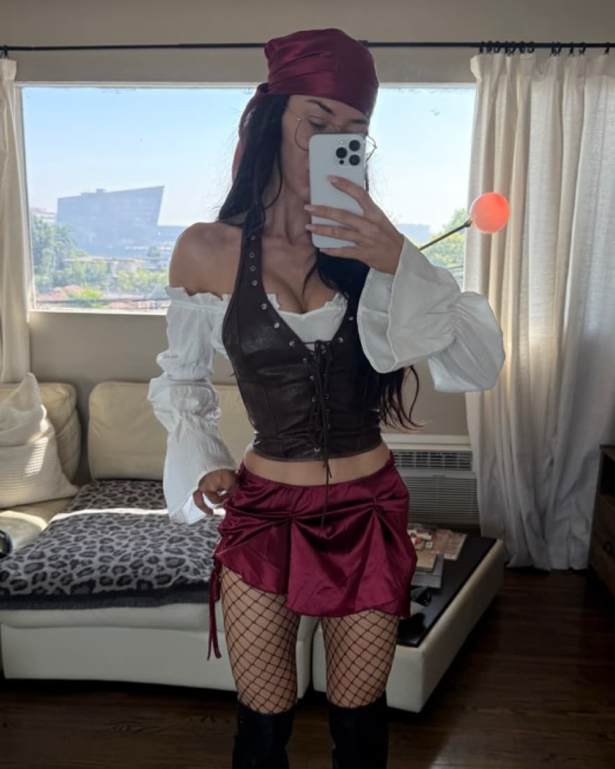 Pirate Costume - Image 2