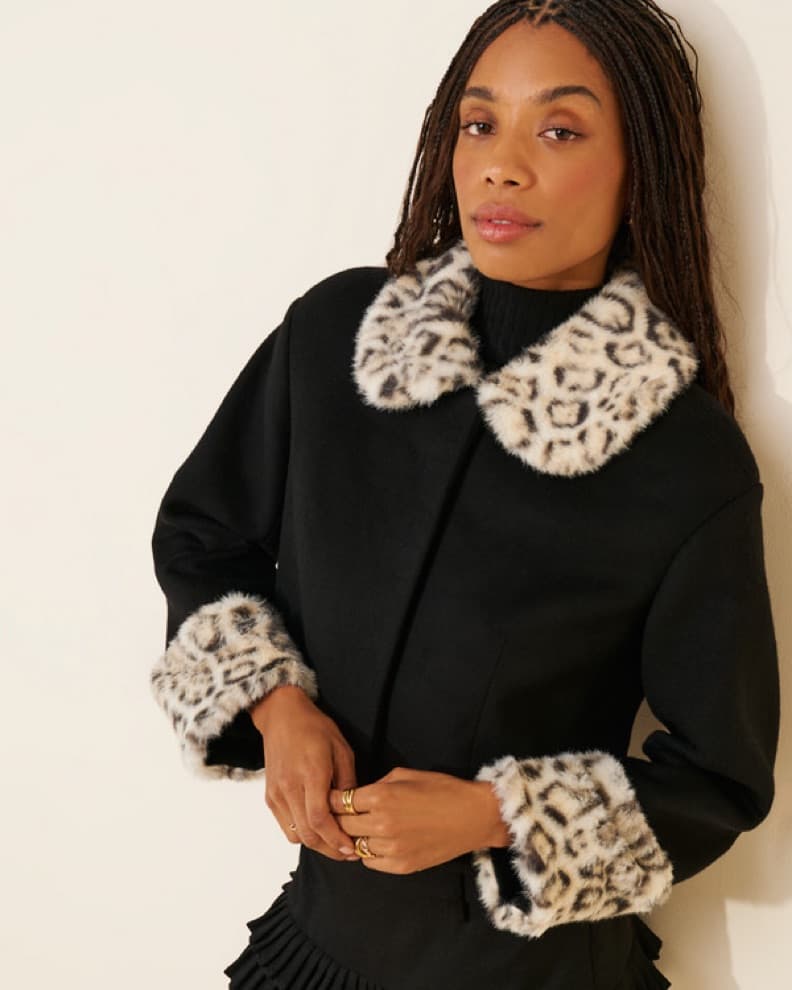 Chic Leopard Trimmed Cropped Jacket - Image 3