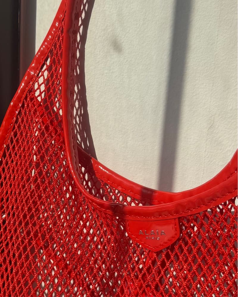 Alaia Medium Red Mesh Hobo Bag - Image 5