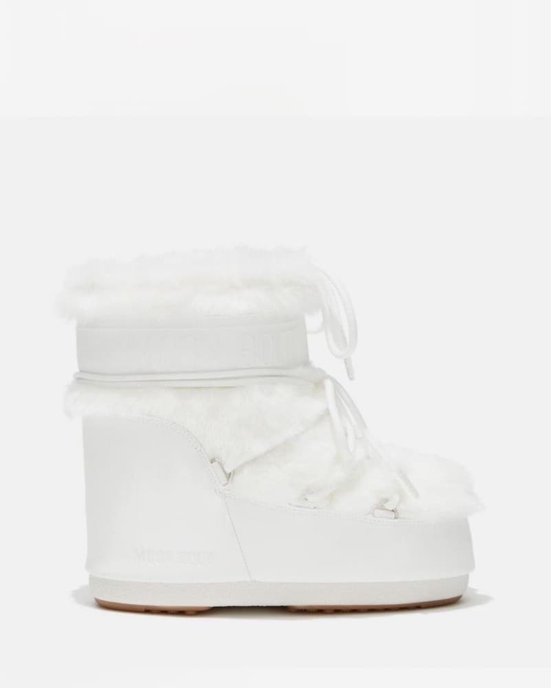 White Fur moon boots  - Image 1
