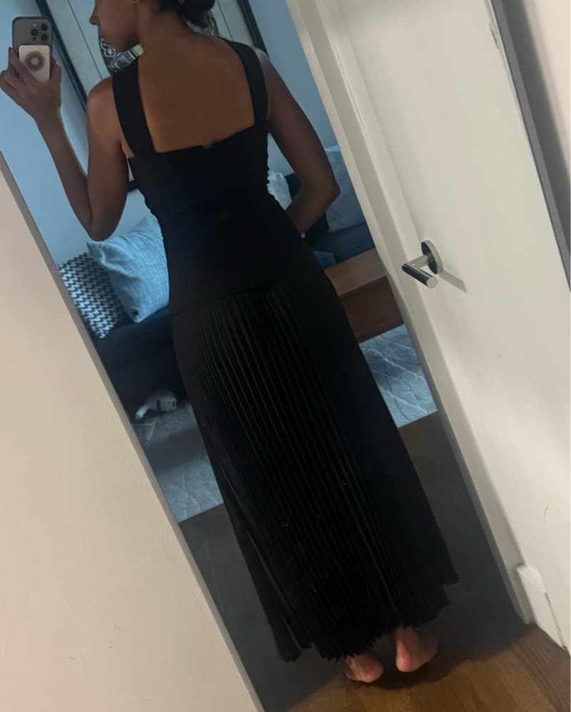 Elegant Black Pleated Maxi Dress - Image 2