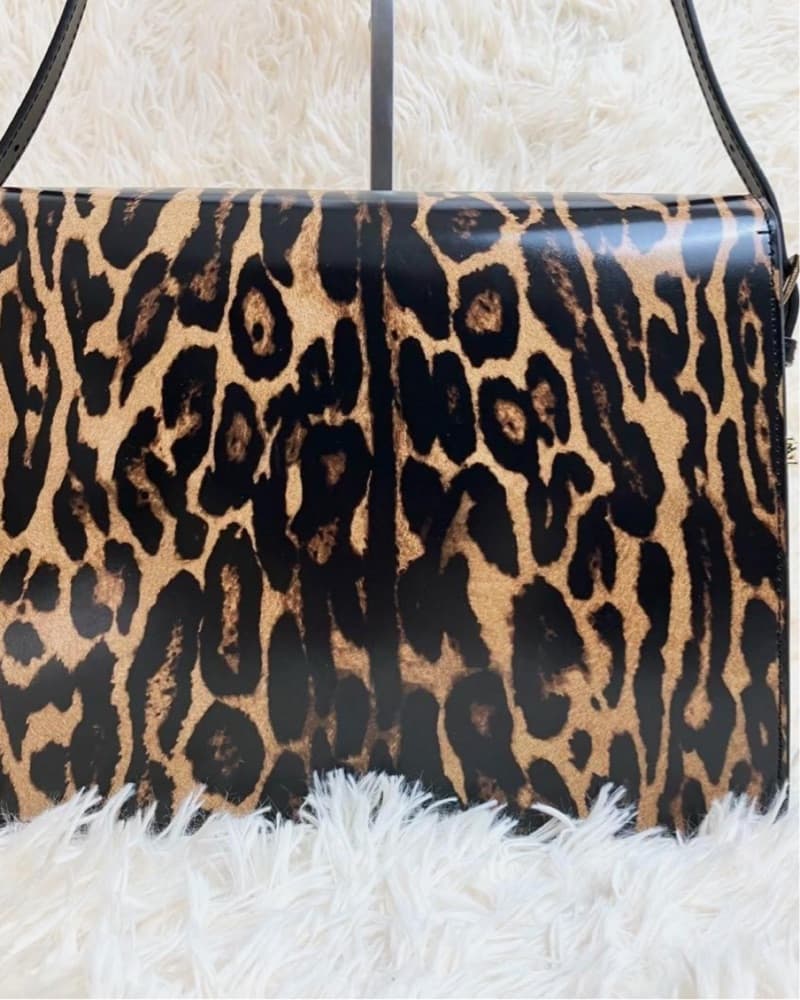 Elegant Leopard Print Burberry Handbag - Image 2