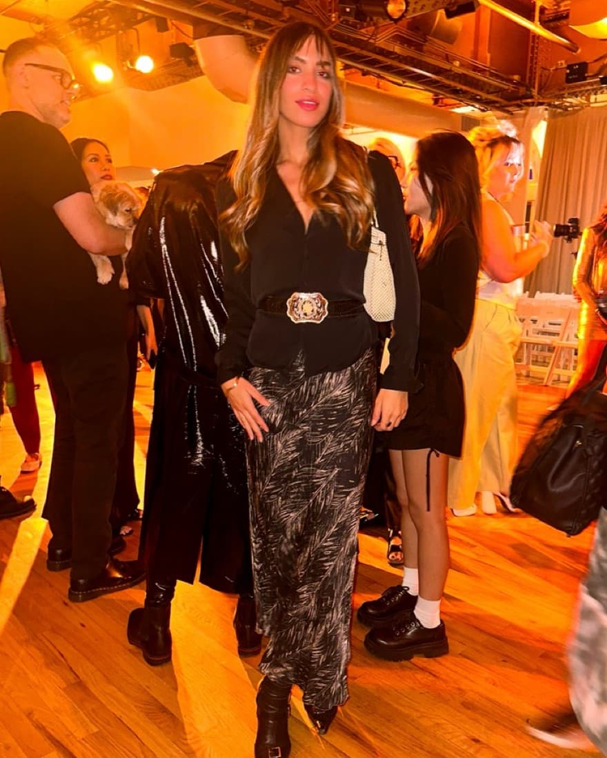 Glamorous Feather-Inspired Maxi Skirt - Image 3
