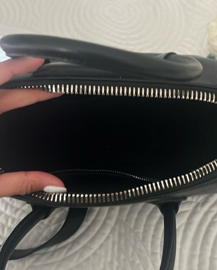 Givenchy Small Antigona Black Bag - Image 4