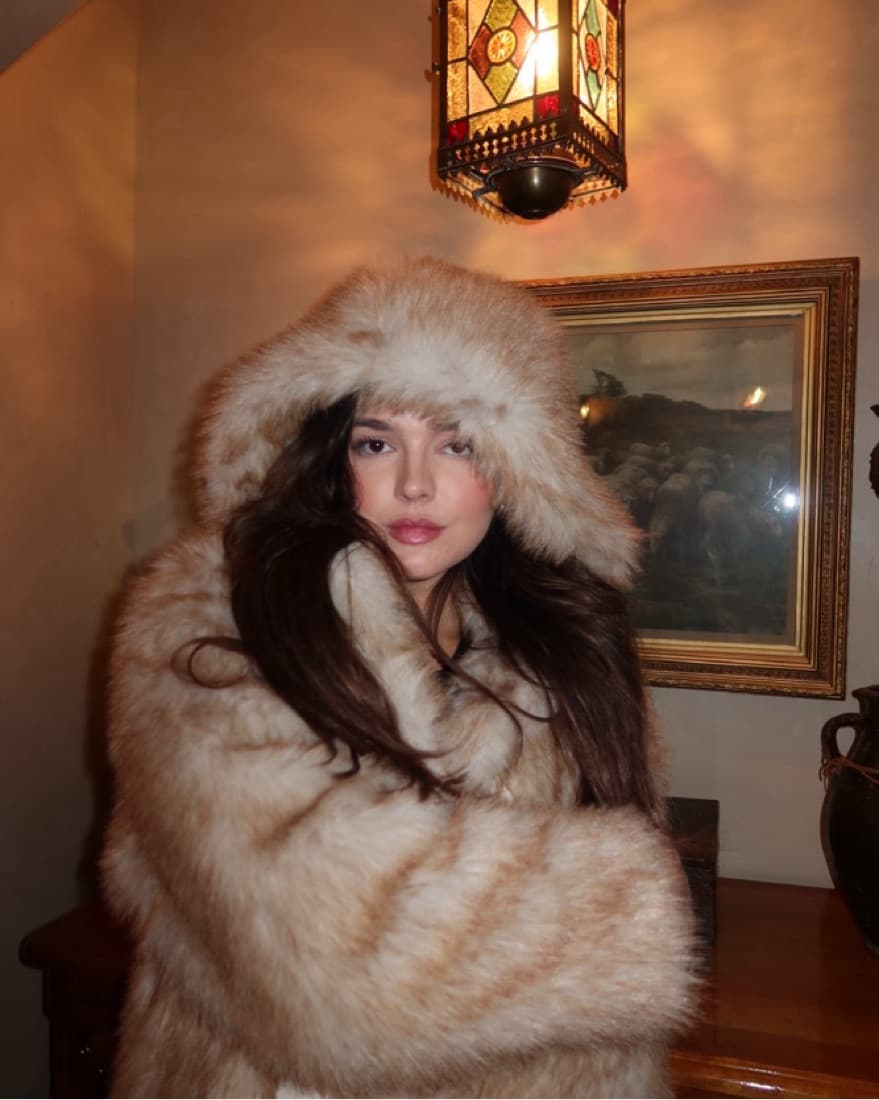 Luxurious Faux Fur Coat - Image 2